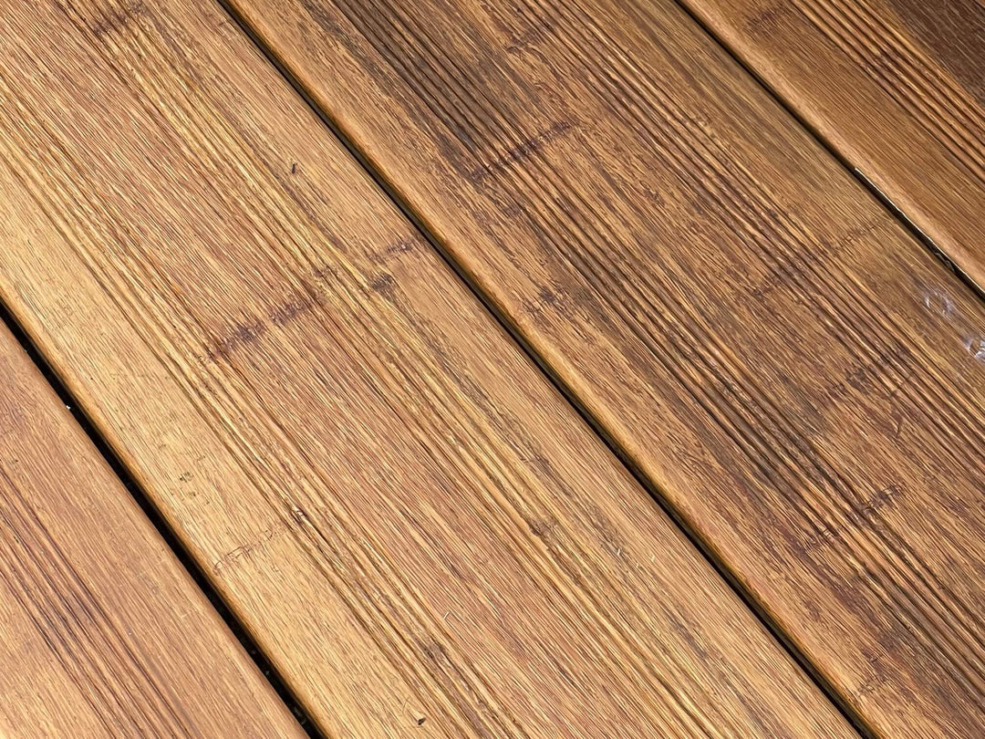 Das AMBOOO Bambus-Pflegeöl  im Farbton Sand für die Closed-deck- Dielen.