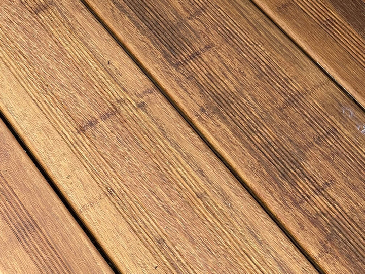 Das AMBOOO Bambus-Pflegeöl  im Farbton Sand für die Closed-deck- Dielen.